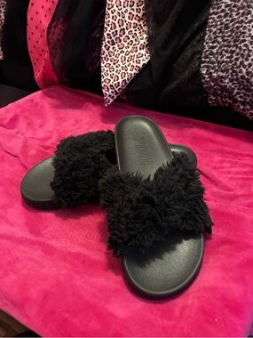 PINK Victoria's Secret Black Fuzzy Slide Sandals